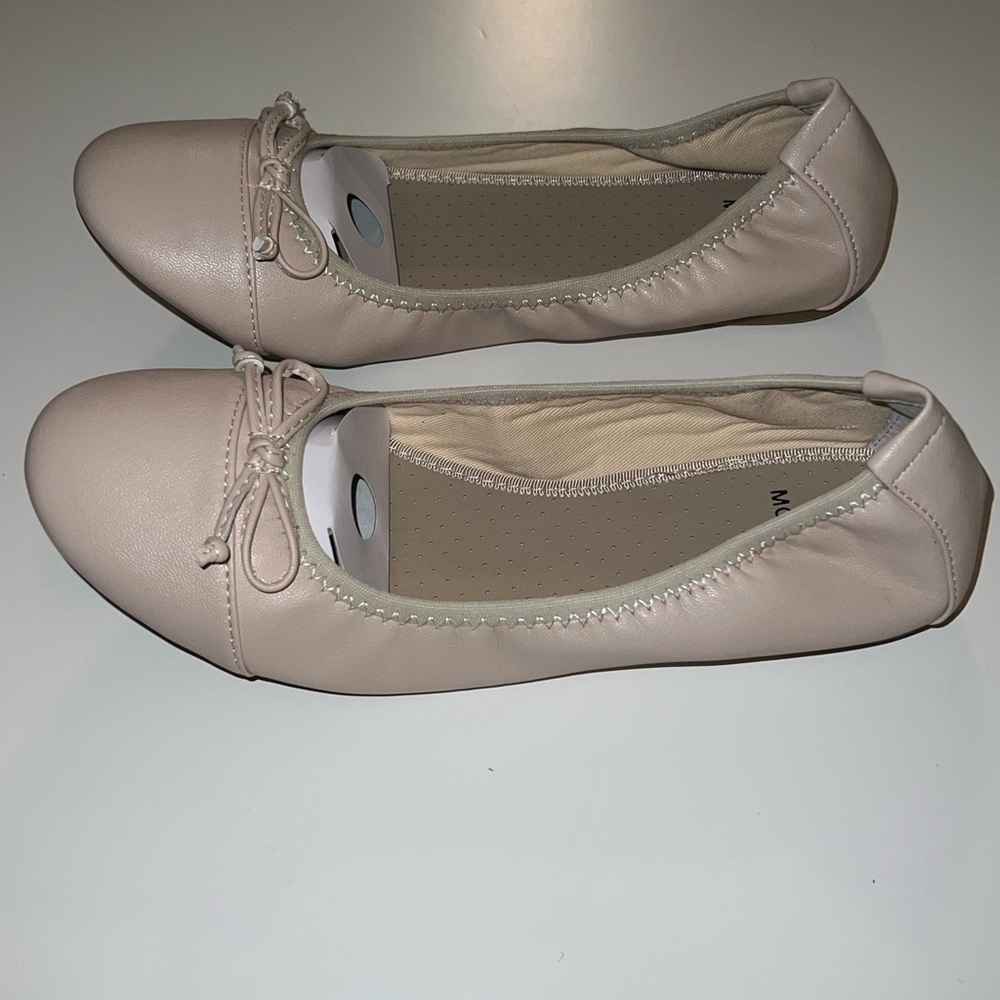 Size 8 off white bone color cream flats ballet bow